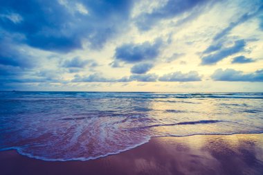 Sahilde gün batımı