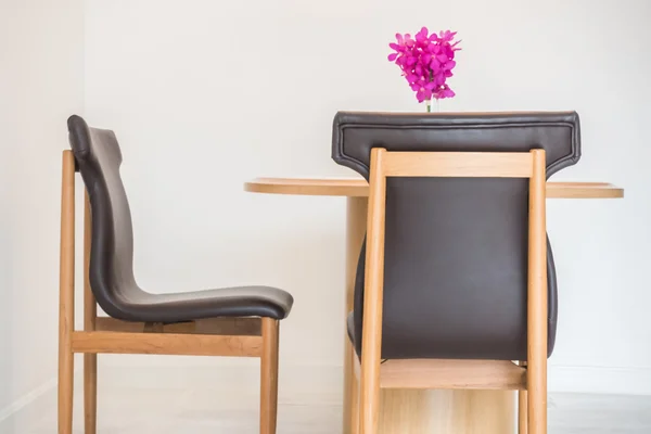 Table and chair — Stock Photo, Image