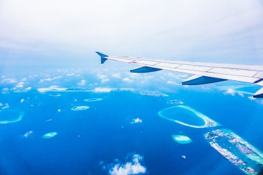 Uçak kanadı ile güzel Maldivler 