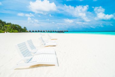 şemsiye ve sandalye