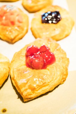 Kahvaltıda ekmek büfesi