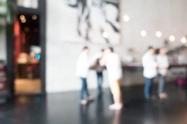 Otel lobisinde bulanıklık