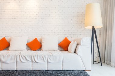 Beyaz kanepe yastık 