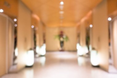 Otel lobisinde bulanıklık