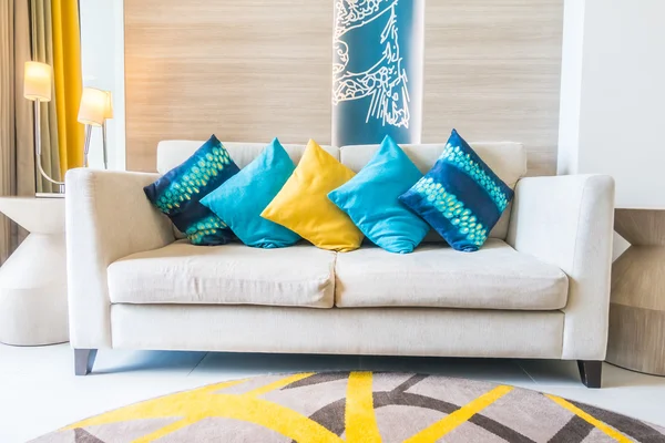 Lüks yastık kanepe dekorasyon — Stok fotoğraf