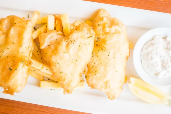 Fish and chips on plate — Stock Photo, Image