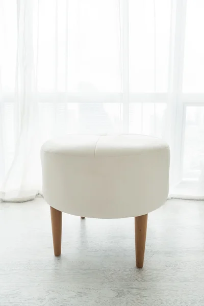 Krzesło stołek biały — Zdjęcie stockowe