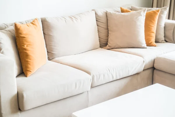 Almohada en la decoración del sofá —  Fotos de Stock