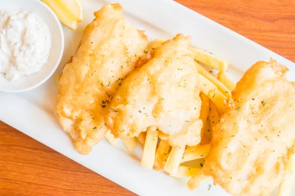 Fish and chips on plate — Stock Photo, Image