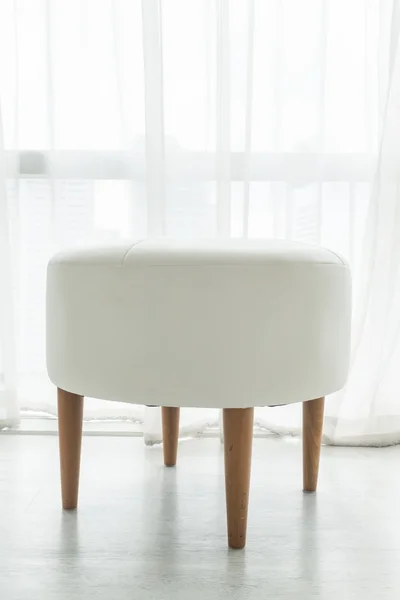 Cadeira de banco branco — Fotografia de Stock