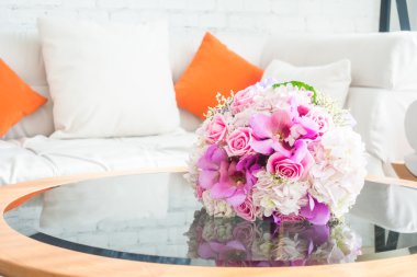 Buket çiçek yastık ile 