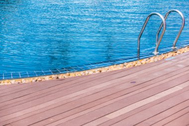 Yüzme Havuzu etrafında merdiven
