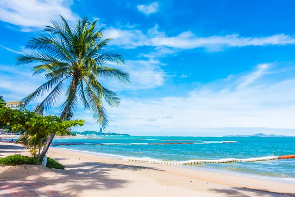 Bellissima spiaggia e mare — Foto Stock