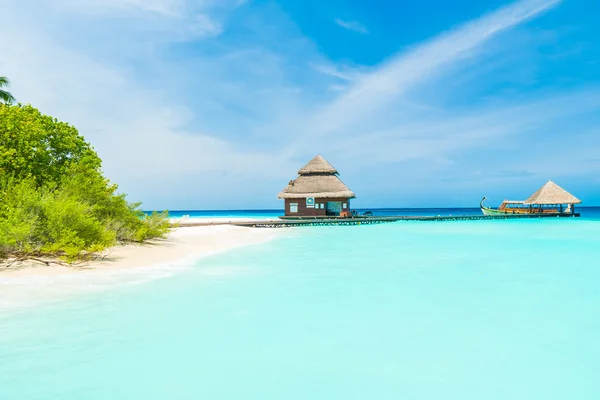 Beautiful tropical Maldives island — Stock Photo, Image