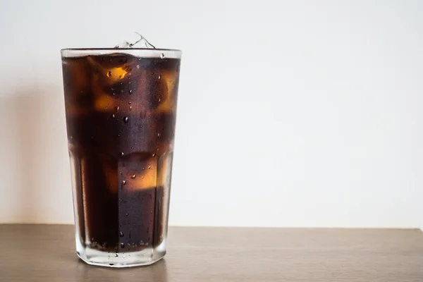 Ledová cola sklo — Stock fotografie