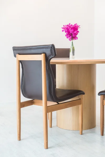 夕食のための椅子とテーブル — ストック写真