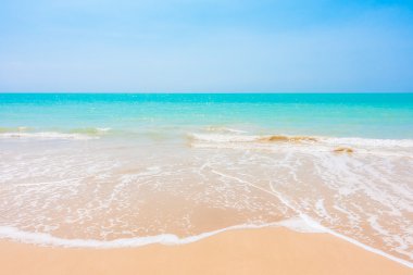 Güzel tropikal plaj ve deniz