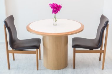 masa ve sandalye yemek için