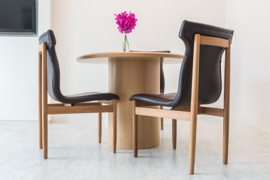 masa ve sandalye yemek için