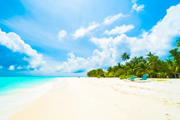 Beautiful tropical Maldives island — Stock Photo, Image