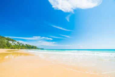 Güzel tropikal plaj ve deniz