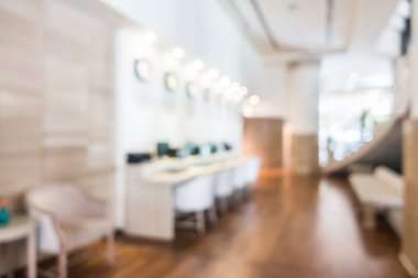 Otel lobisinde bulanıklık