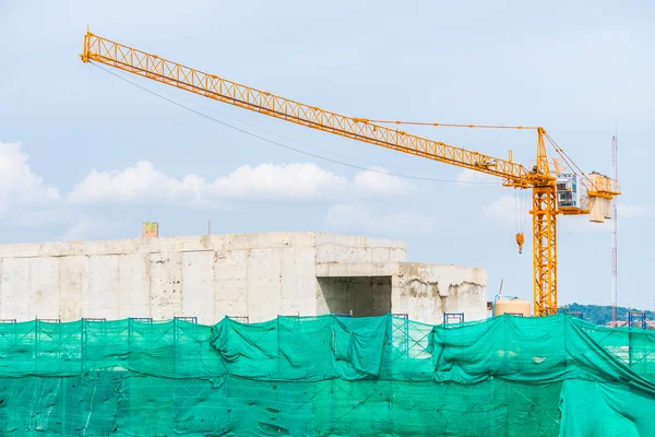 Kran über dem Gebäude — Stockfoto