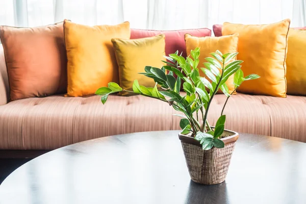 Florero en la mesa — Foto de Stock