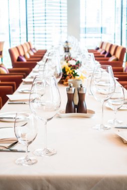 Tablo ayarı ile Şarap kadehi