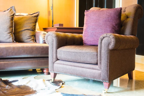 Almohada en la decoración del sofá — Foto de Stock