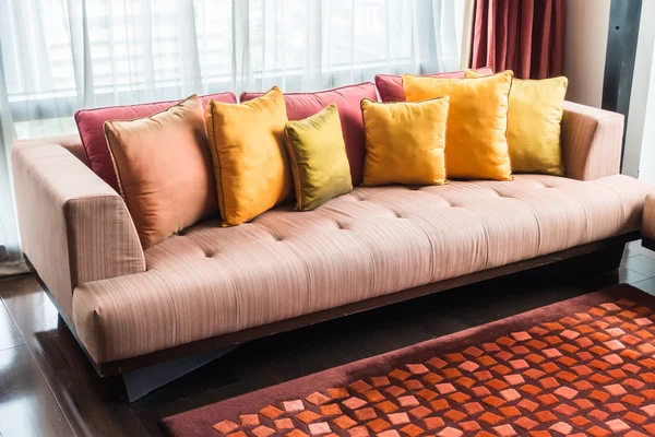 Cuscino sulla decorazione del divano — Foto Stock