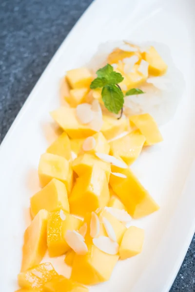 Mango con riso appiccicoso — Foto Stock