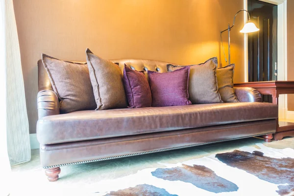 Kudde på soffa dekoration — Stockfoto
