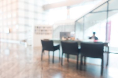 Otel lobisinde bulanıklık