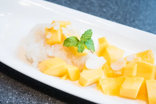 Mango con riso appiccicoso — Foto Stock