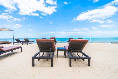 şemsiye ve sandalye