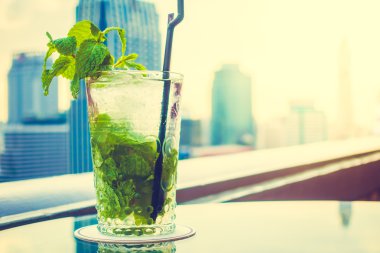Mocktails cam üst çubuğundaki