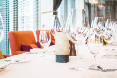 Tablo ayarı ile Şarap kadehi