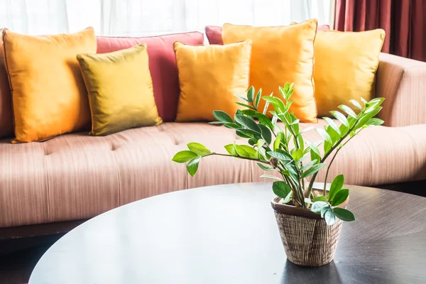 Florero en la mesa — Foto de Stock