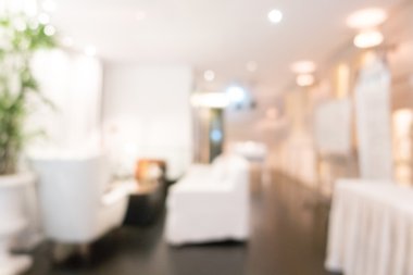 Otel lobisinde bulanıklık