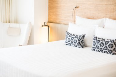 Güzel beyaz yastık