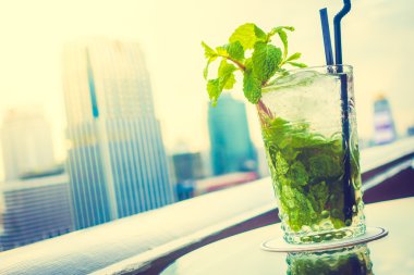 Mocktails cam üst çubuğundaki