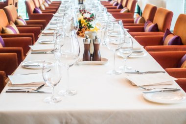 Tablo ayarı ile Şarap kadehi