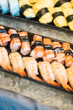 Suşi yemek büfesi