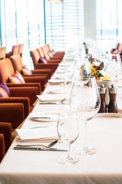 Tablo ayarı ile Şarap kadehi