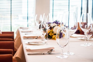 Tablo ayarı ile Şarap kadehi