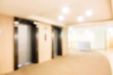 Otel lobisinde bulanıklık