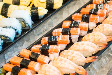 Suşi yemek büfesi