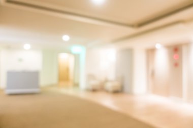 Otel lobisinde bulanıklık