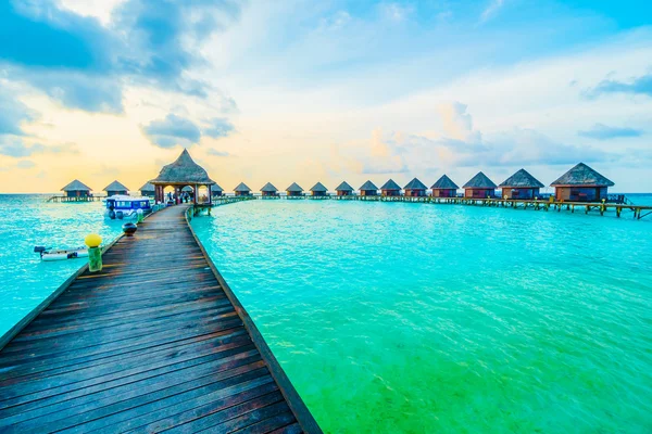 Bella isola tropicale delle Maldive — Foto Stock